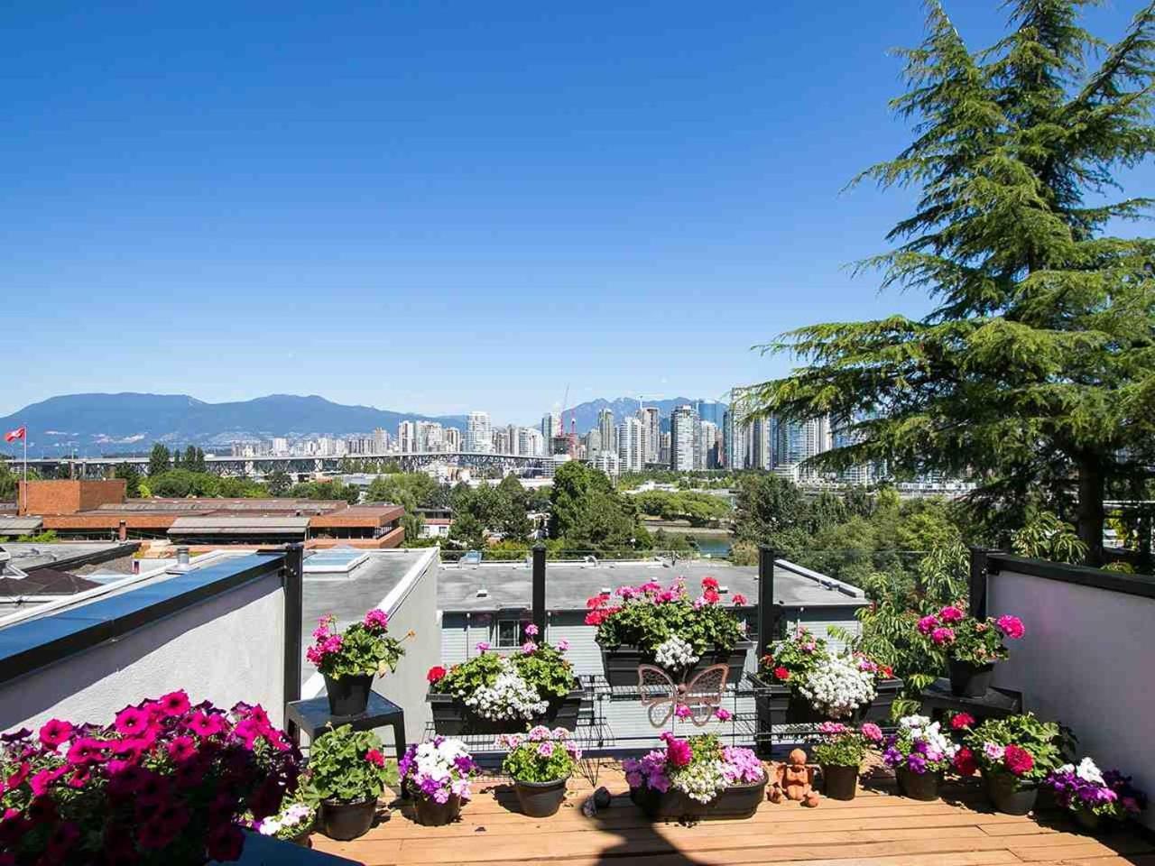 Апартаменты Billion Dollar Views In A Beautiful Fairview Slopes Heritage House Ванкувер Экстерьер фото