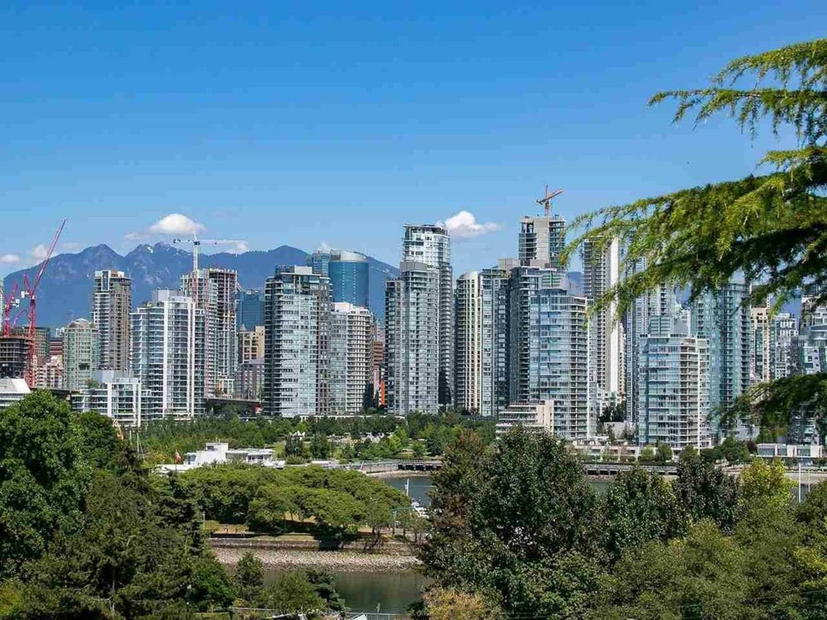 Апартаменты Billion Dollar Views In A Beautiful Fairview Slopes Heritage House Ванкувер Экстерьер фото
